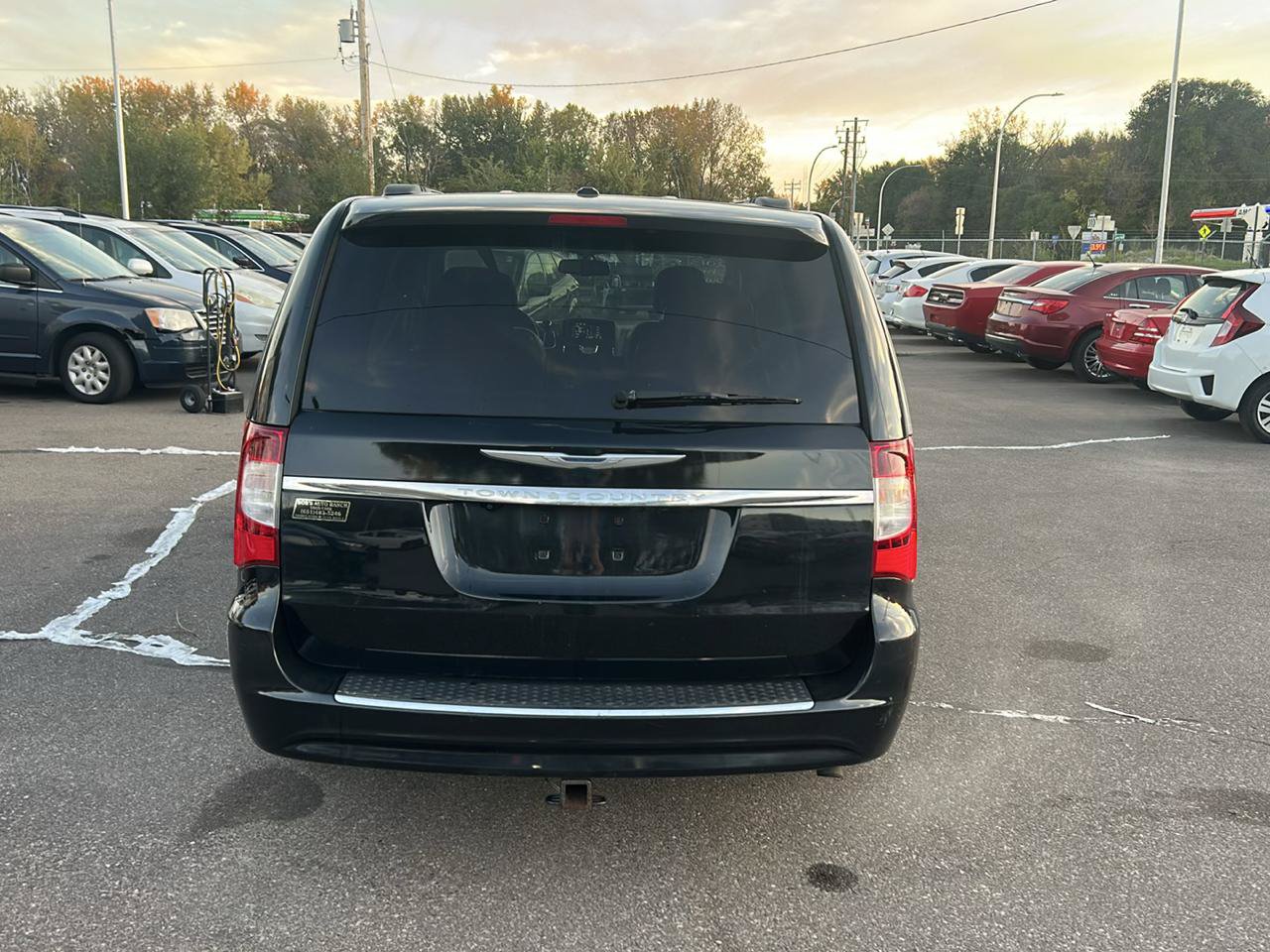 Used 2013 Chrysler Town & Country Touring FWD image 6
