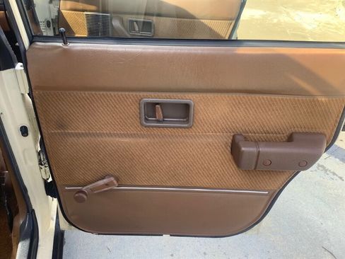 Used 1987 Volvo 240 DL image 33