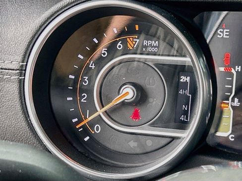 Used 2018 Jeep Wrangler Unlimited Sahara AWD/4WD image 38