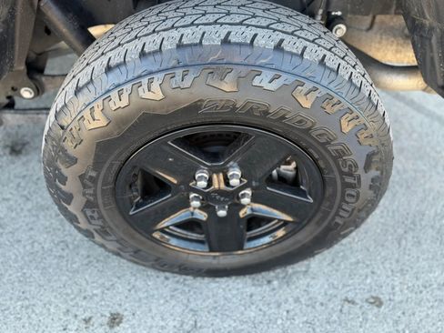 Used 2022 Jeep Gladiator Sport image 18