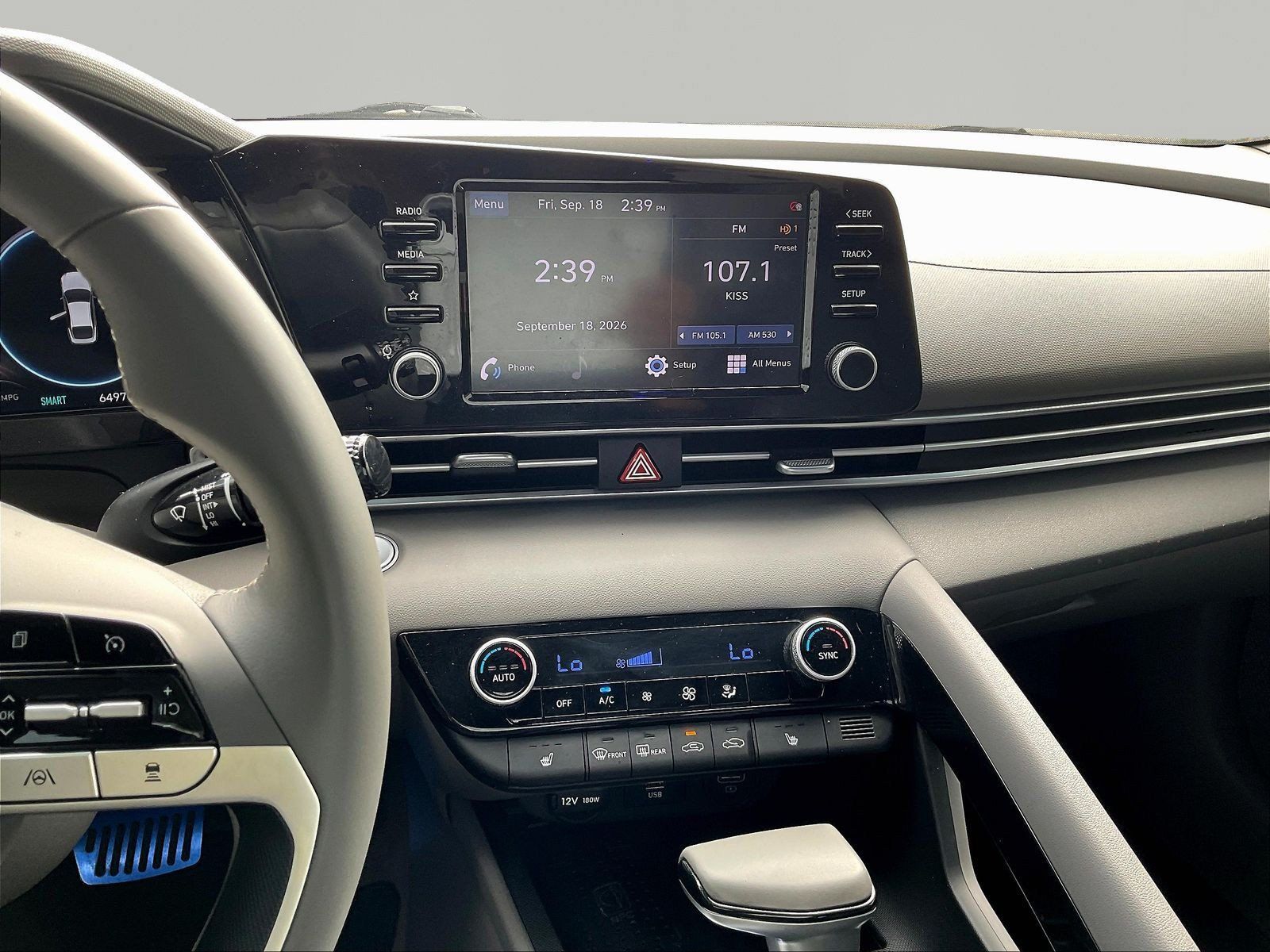 Used 2022 Hyundai Elantra SEL w/ Convenience + Premium Package FWD image 9