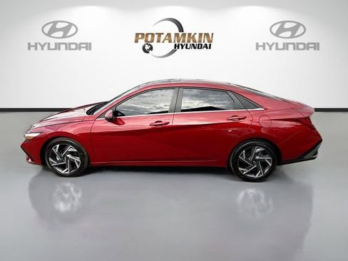 Used 2024 Hyundai Elantra Limited image 8