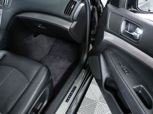 Used 2015 INFINITI Q40 w/ Moonroof Package RWD image 23