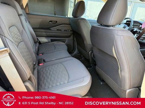 New 2025 Nissan Pathfinder SV image 37