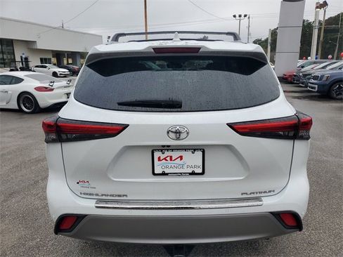 Used 2022 Toyota Highlander Platinum image 9