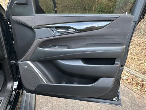 Used 2018 Cadillac Escalade Platinum image 14