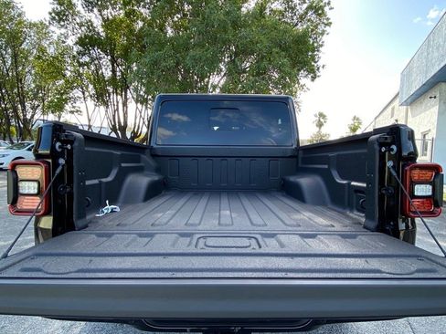 Used 2022 Jeep Gladiator Overland image 29