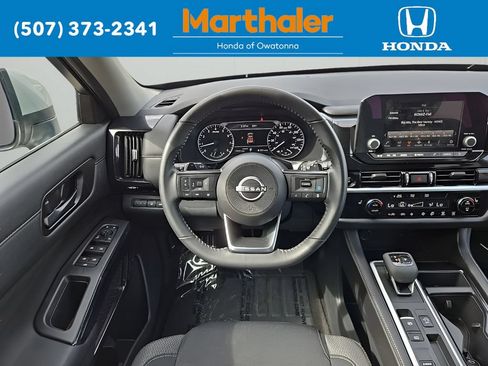 Used 2025 Nissan Pathfinder SV FWD image 24