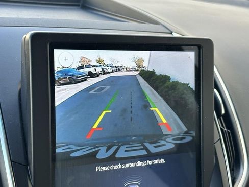 Used 2024 Ford Edge Titanium image 9