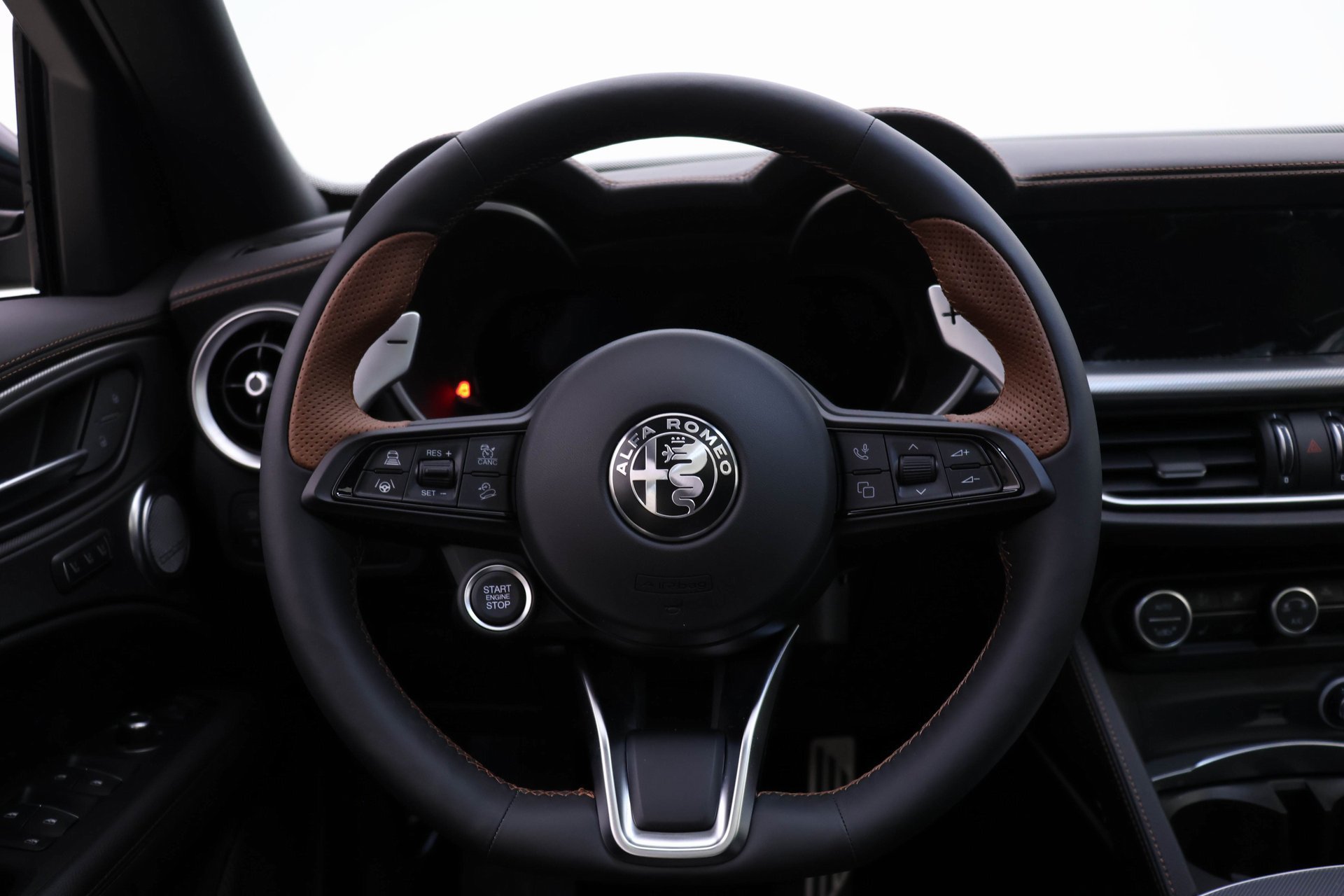 New 2025 Alfa Romeo Stelvio Sprint w/ Convenience Pack AWD/4WD image 14
