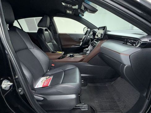 Certified 2022 Toyota Venza XLE image 14