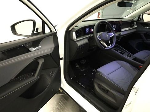 New 2026 Volkswagen Tiguan SE AWD/4WD image 9