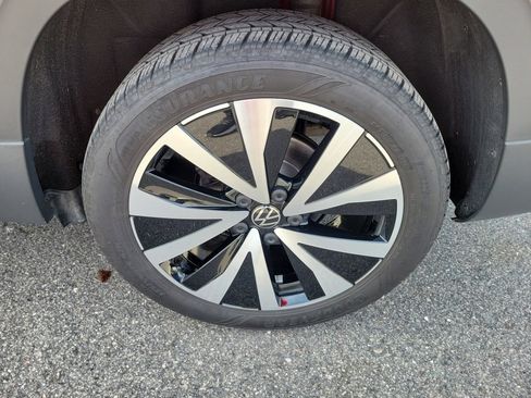 Certified 2023 Volkswagen Taos SE w/ Panoramic Sunroof Package image 26