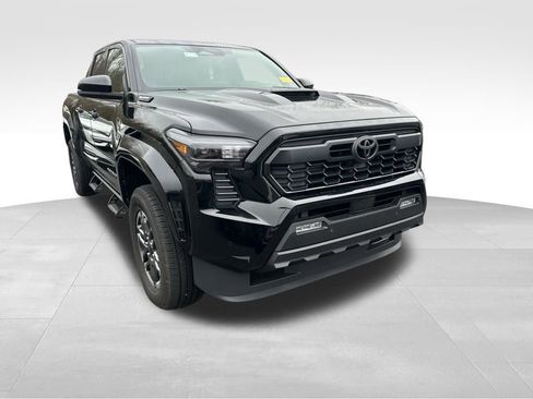 Used 2025 Toyota Tacoma TRD Sport image 1
