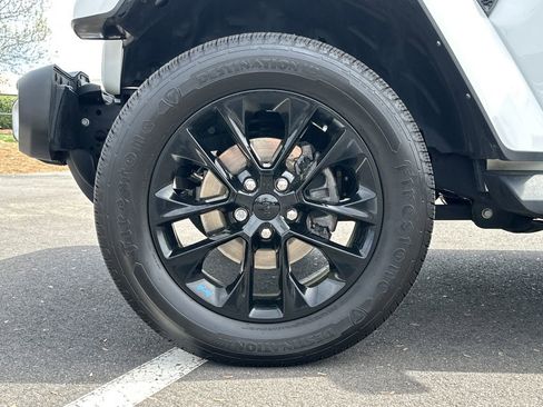 Certified 2022 Jeep Wrangler Unlimited Sahara w/ Cold Weather Group image 16