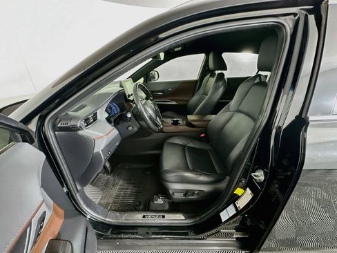 Used 2022 Toyota Venza XLE AWD/4WD image 13