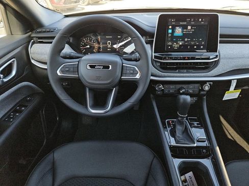New 2026 Jeep Compass Latitude image 9