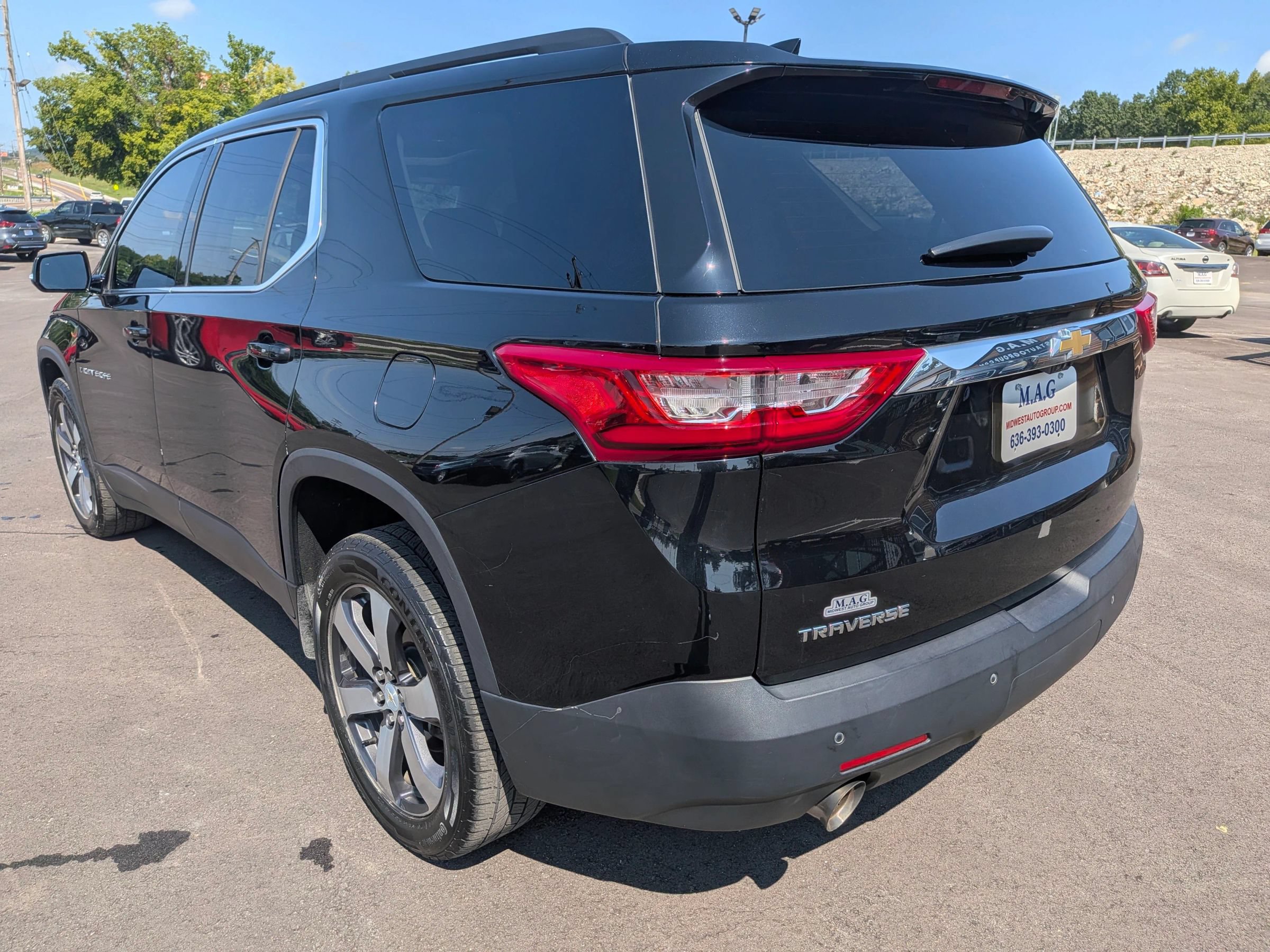 Used 2019 Chevrolet Traverse LT w/ LT Premium Package FWD image 4