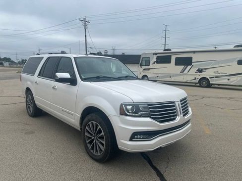 Used 2017 Lincoln Navigator L Select RWD image 5