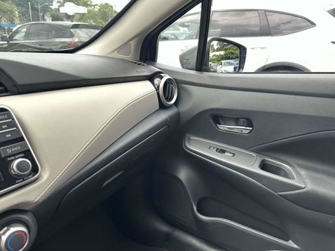 Used 2022 Nissan Versa SV FWD image 27