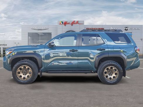 Used 2025 Toyota 4Runner Trailhunter AWD/4WD image 2