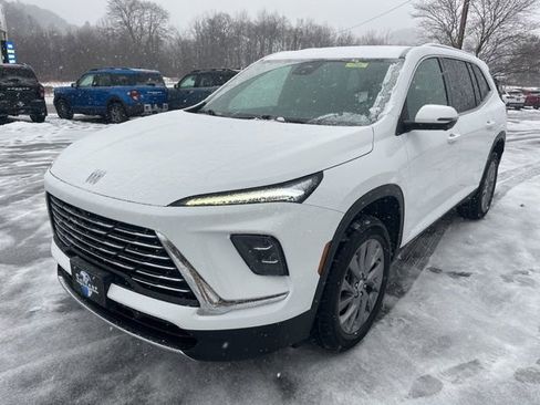 Used 2025 Buick Enclave Preferred image 10