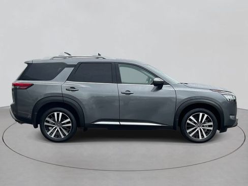 Used 2024 Nissan Pathfinder Platinum w/ Cargo Package AWD/4WD image 5