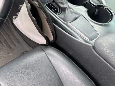 Used 2020 Toyota Camry SE FWD image 5
