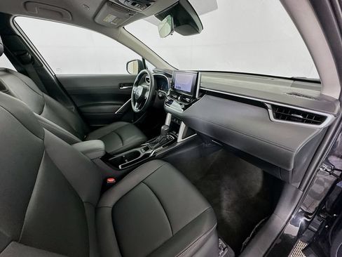 Certified 2025 Toyota Corolla Cross XLE FWD image 27