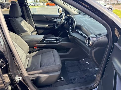 Used 2025 Chevrolet Equinox LT image 12