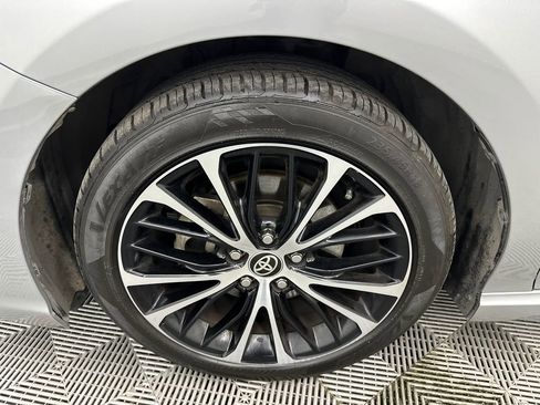 Used 2020 Toyota Camry SE image 12