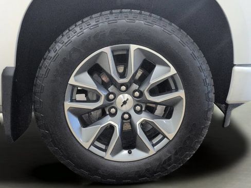 Used 2025 Chevrolet Silverado 1500 RST AWD/4WD image 29