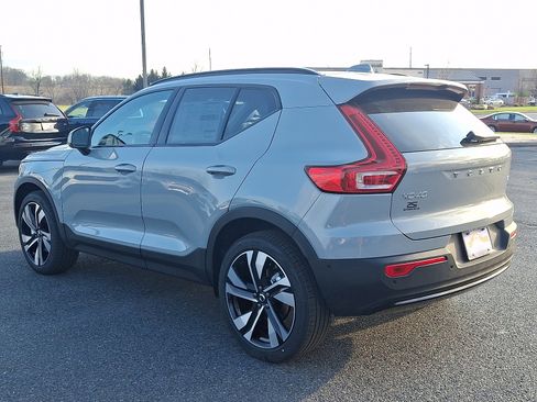 New 2026 Volvo XC40 B5 Plus w/ Climate Package AWD/4WD image 3