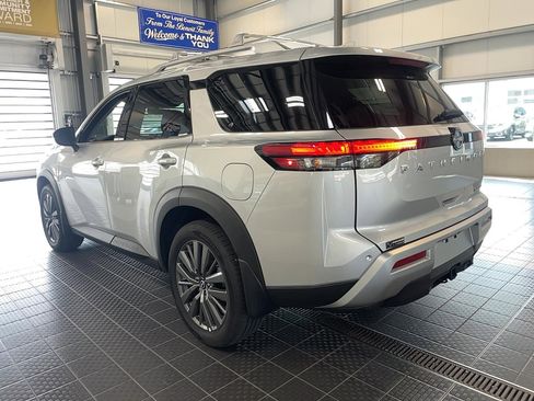 Used 2025 Nissan Pathfinder SL w/ SL Premium Package image 16