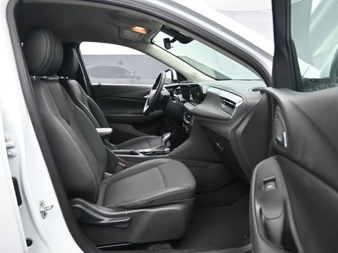 Used 2025 Buick Encore GX Preferred AWD/4WD image 25
