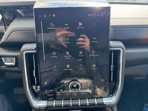Used 2025 GMC Yukon XL Denali AWD/4WD image 18