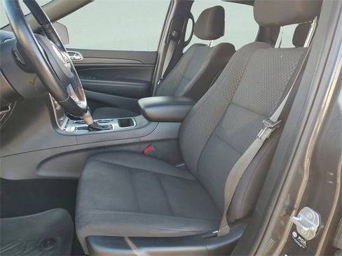 Certified 2021 Jeep Grand Cherokee Laredo w/ Security & Convenience Group image 29