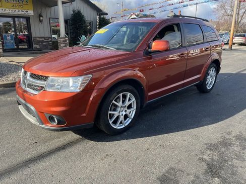 Used 2014 Dodge Journey SXT w/ Flexible Seating Group image 2