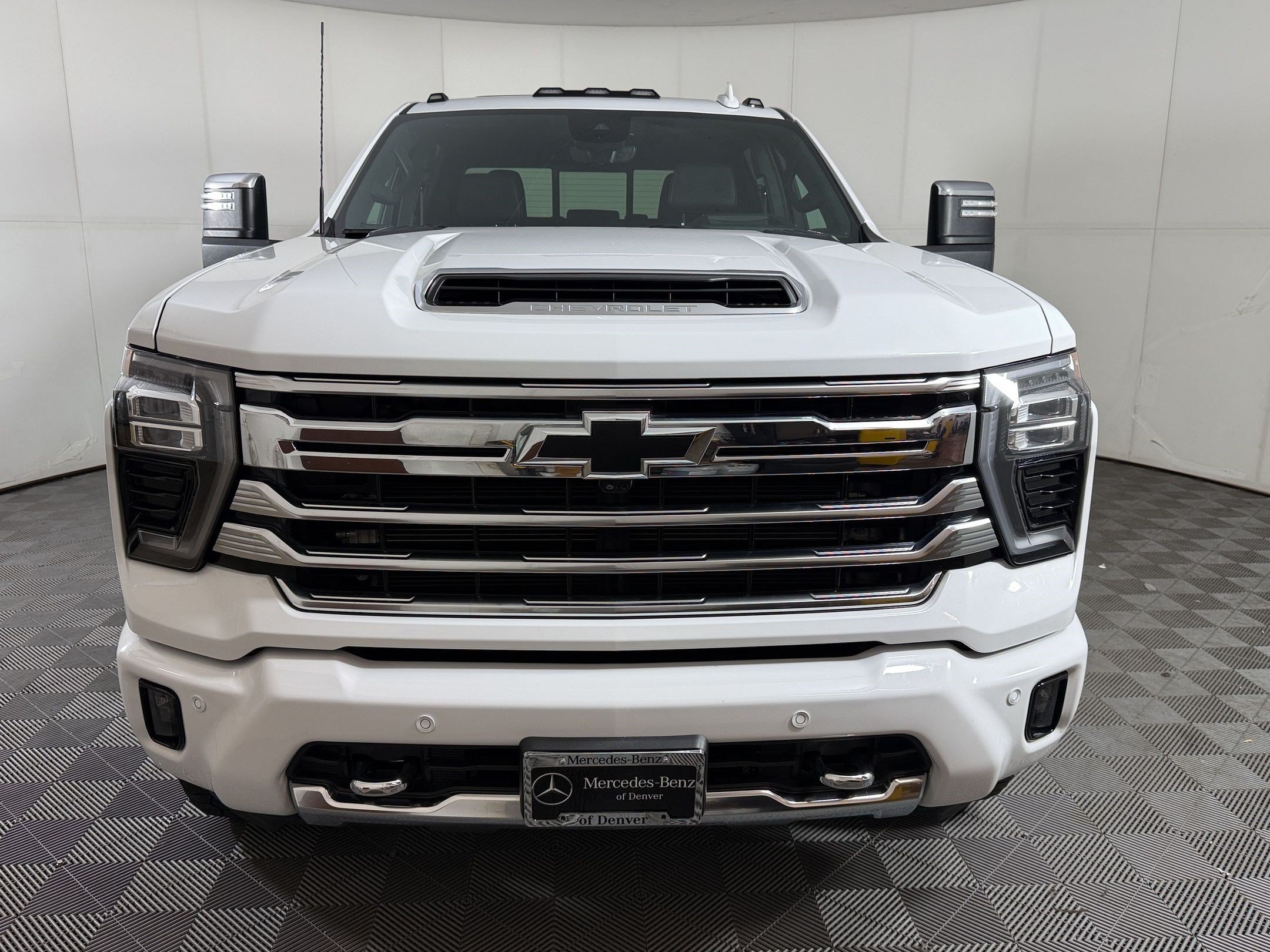 Used 2024 Chevrolet Silverado 2500 High Country w/ High Country Premium Package AWD/4WD image 6