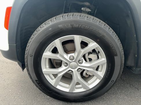 Used 2023 Jeep Grand Cherokee Limited AWD/4WD image 9