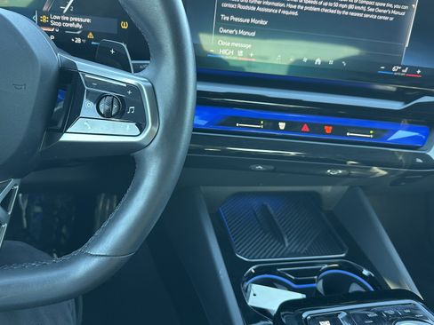 Used 2024 BMW 540i xDrive 540i xDrive w/ Premium Package image 21