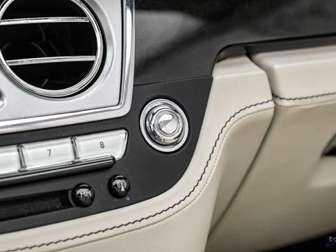Used 2017 Rolls-Royce Dawn RWD image 81