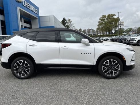 Used 2025 Chevrolet Blazer RS w/ Enhanced Convenience Package FWD image 2