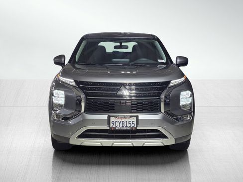 Used 2022 Mitsubishi Outlander SE image 2