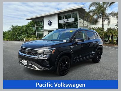 Used 2022 Volkswagen Taos SE w/ Panoramic Sunroof Package