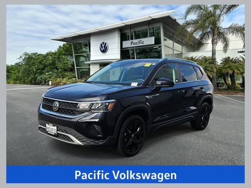 Used 2022 Volkswagen Taos SE w/ Panoramic Sunroof Package FWD image 1