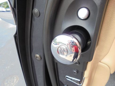 Used 2011 Rolls-Royce Ghost image 46