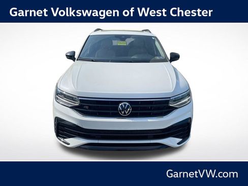 Certified 2024 Volkswagen Tiguan SE R-Line AWD/4WD image 8