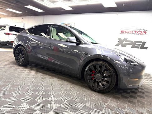 Used 2022 Tesla Model Y Performance AWD/4WD image 2
