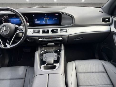 Used 2024 Mercedes-Benz GLE 450e 4MATIC image 3